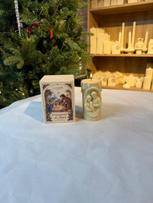 Vela Nacimiento de Jesús en cera vegetal sobre la mesa de Navidad