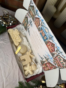 Caja Merry Christmas con cuatro velas navideñas de cera vegetal