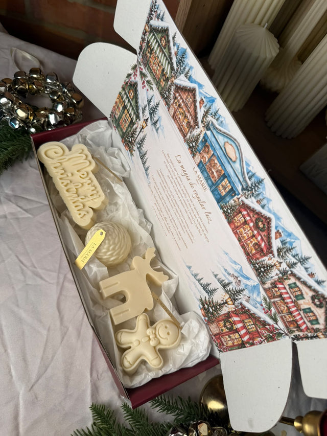 Caja Merry Christmas con cuatro velas navideñas de cera vegetal